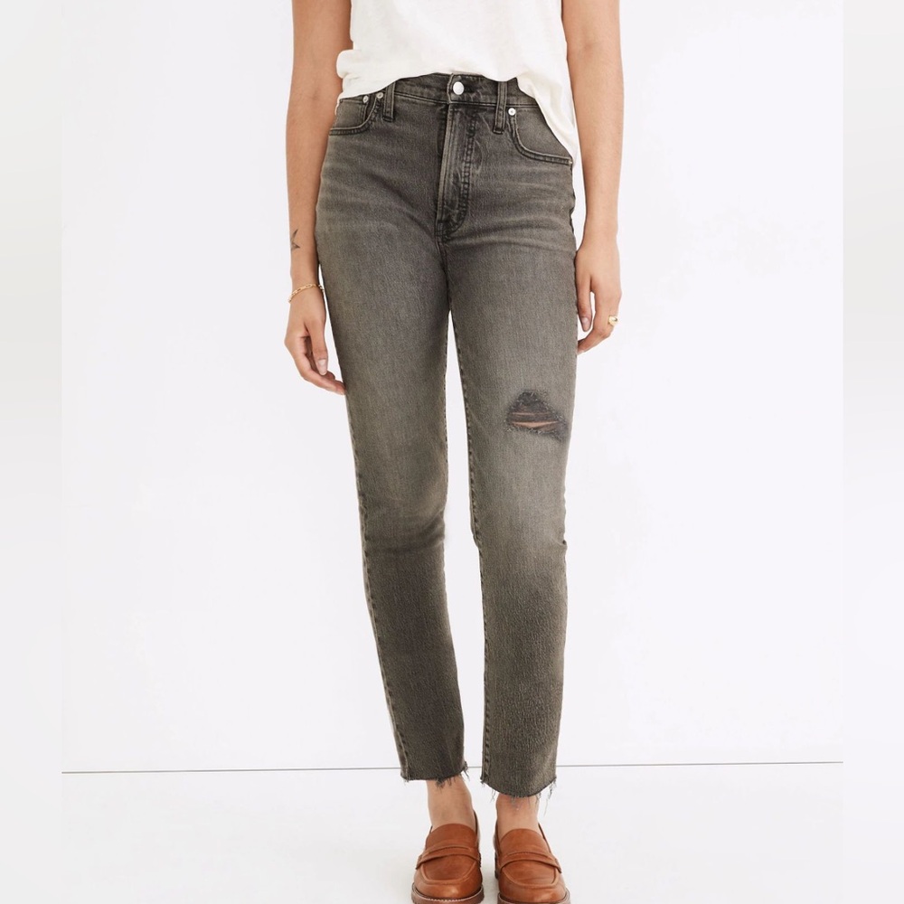 Madewell Distressed Black Ankle Jeans - Preloved
